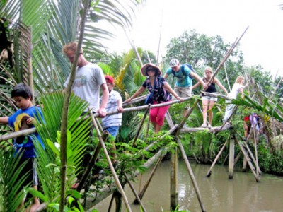 EXPLORING THE COMMUNITY TOURIST COMPLEX